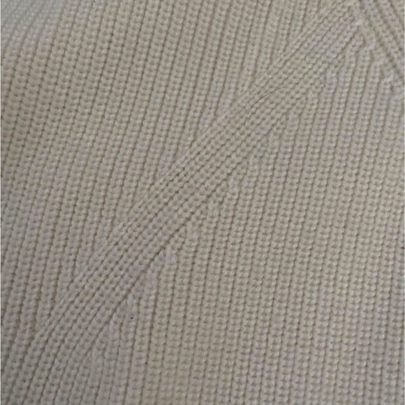 Selling this noce sweater because it is too big for me. - Picture 2 of 3